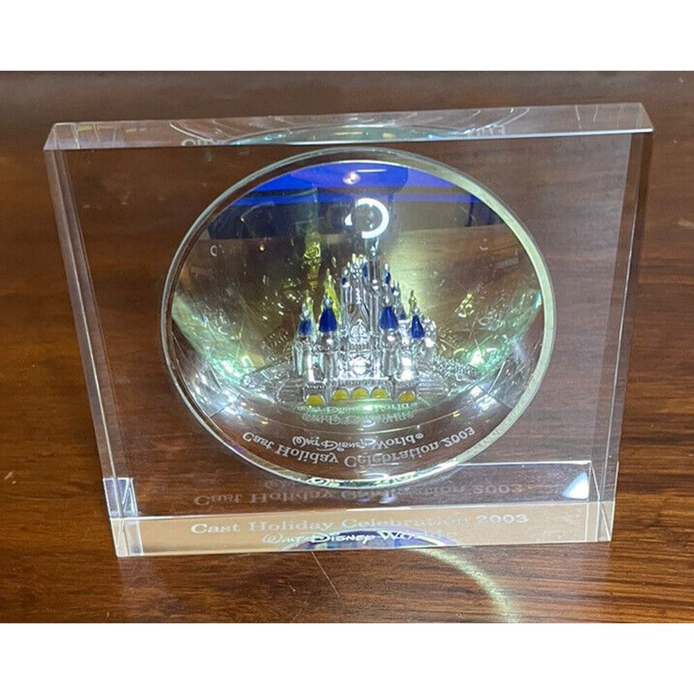 2003 Disney Cast Member Exclusive Cinderella Castle in Glass Paper Weight Gift